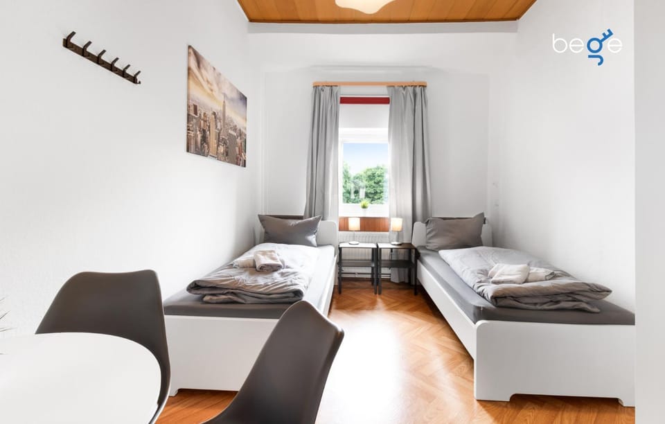 Bed, Seating area, Bedroom