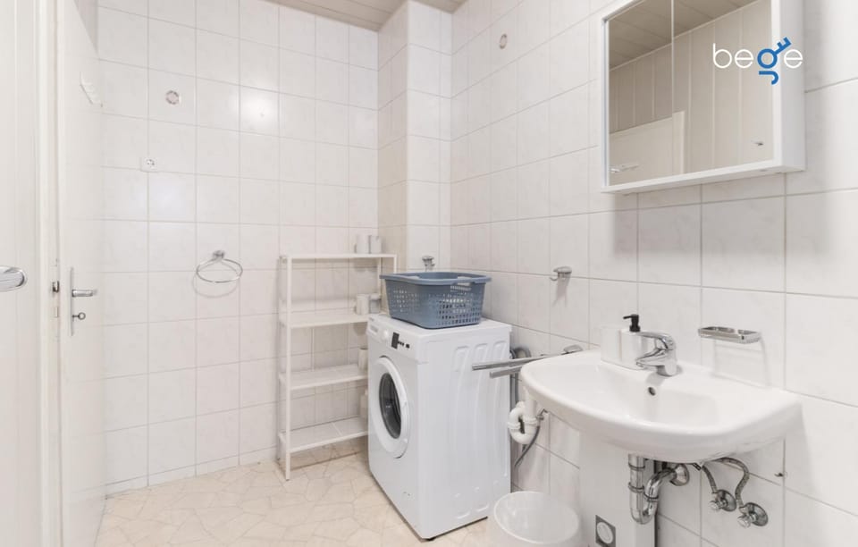 Bathroom, Kitchen or kitchenette, washing machine