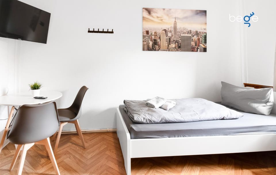 Photo of the whole room, Seating area, Bedroom