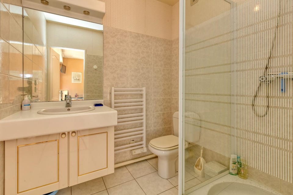 Bathroom, Living room