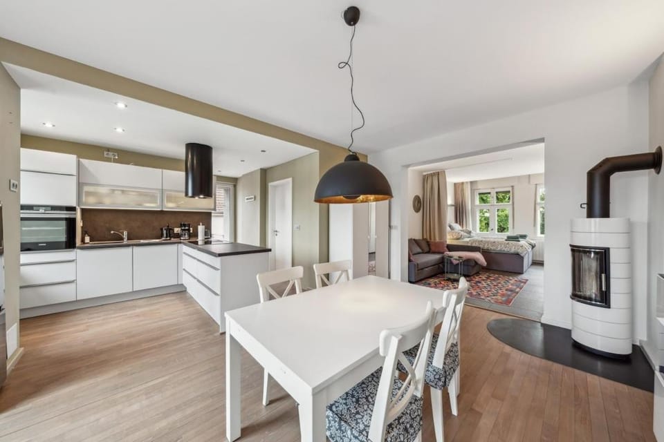 Modernes Apartment mit Kamin und Doppelbalkon Apartment in Brandenburg