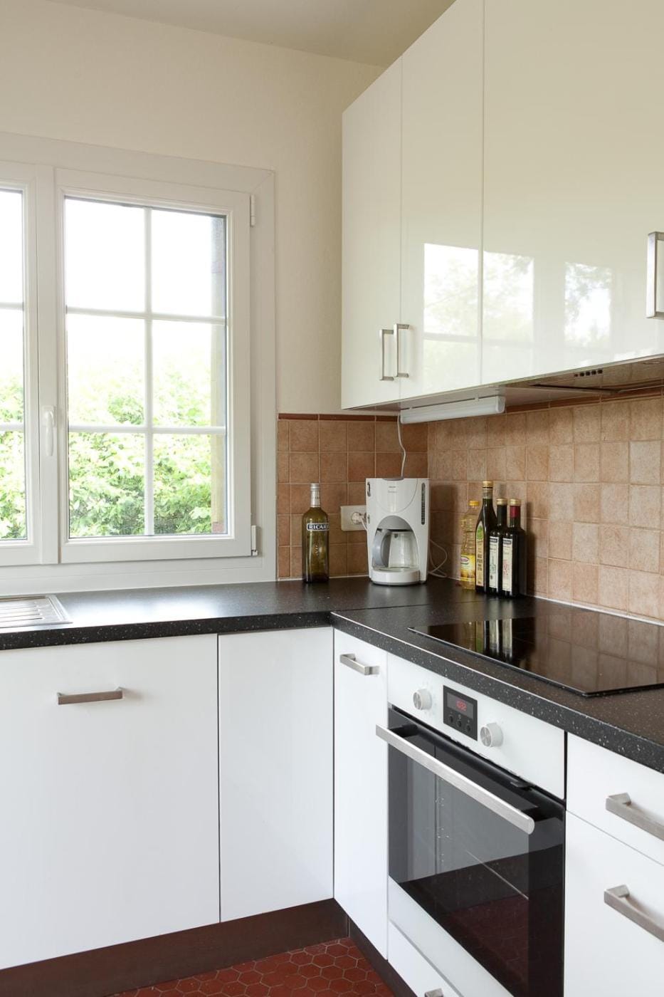 Coffee/tea facilities, dishwasher, kitchen