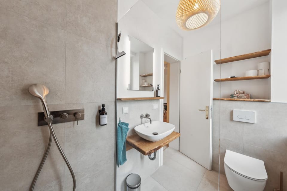 Shower, Toilet, Bathroom, towels