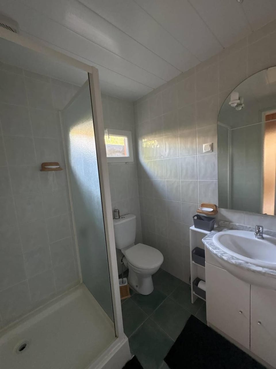 Shower, Toilet
