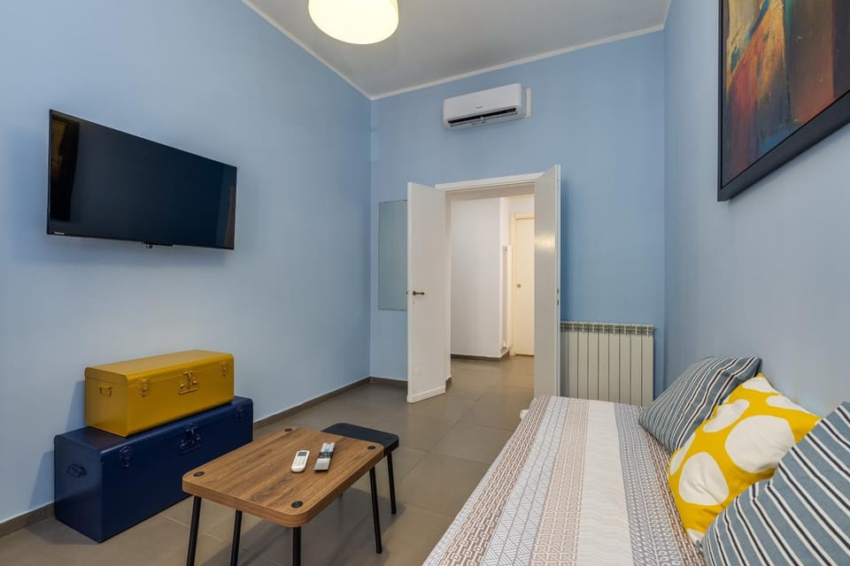 TV and multimedia, Living room, Photo of the whole room, Bedroom, air conditioner