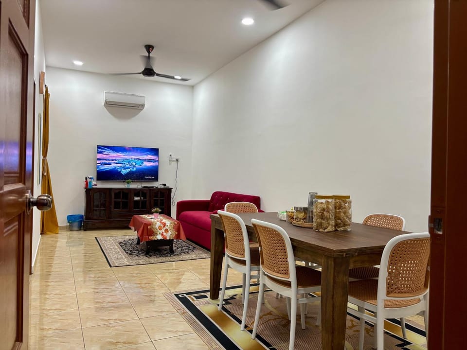 TV and multimedia, Living room, Seating area, Dining area, air conditioner