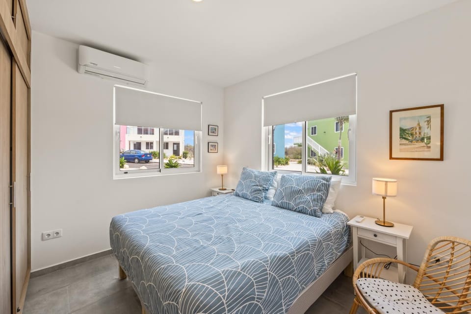 Bed, Photo of the whole room, air conditioner
