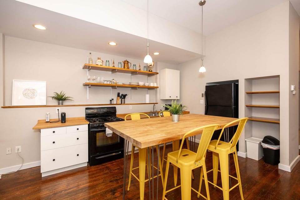 Loft Life Pendleton 2 - Chic Downtown Condo for 4 House in Over The Rhine