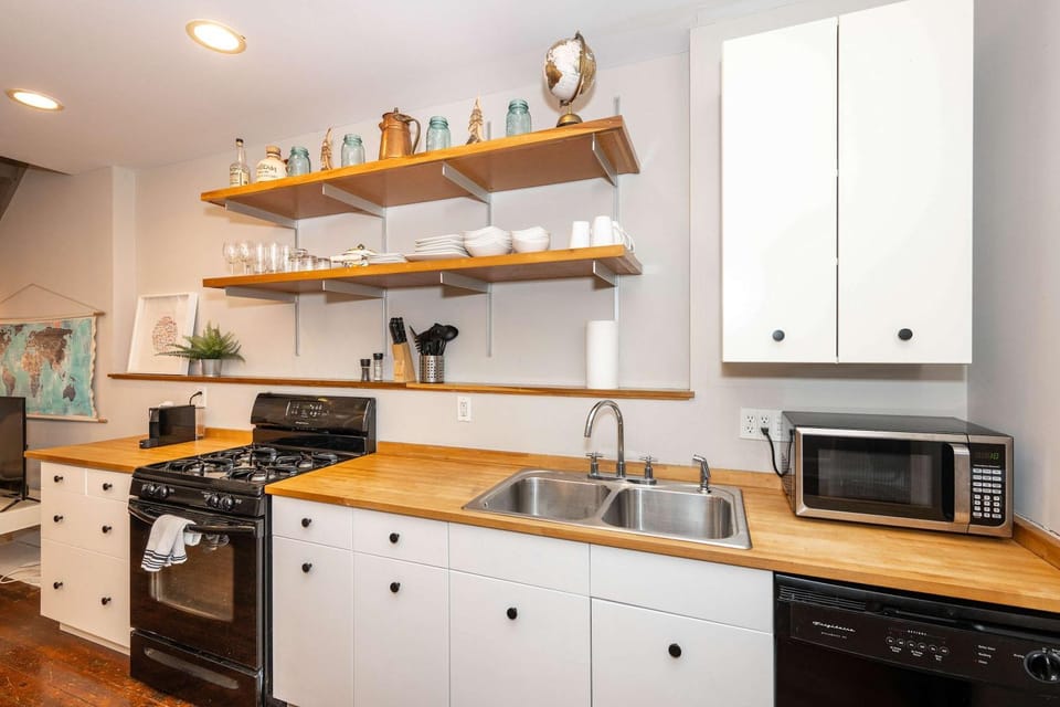 Loft Life Pendleton 2 - Chic Downtown Condo for 4 House in Over The Rhine