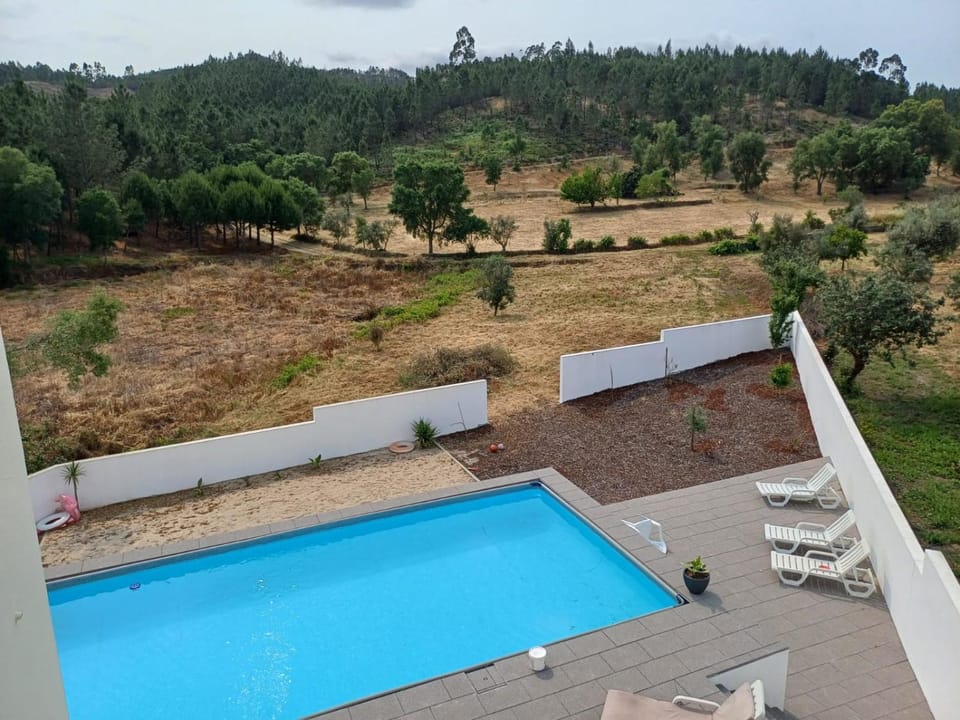 Day, Natural landscape, Pool view, Swimming pool, Swimming pool, sunbed