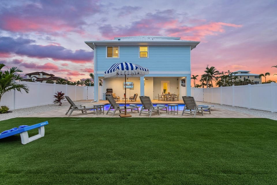 Prime Location, Heated Pool, Game Room - FMB- Beach Please - Roelens House in Estero Island