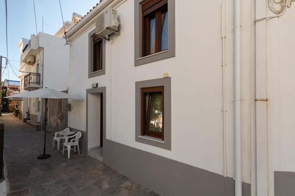 Property building, Neighbourhood