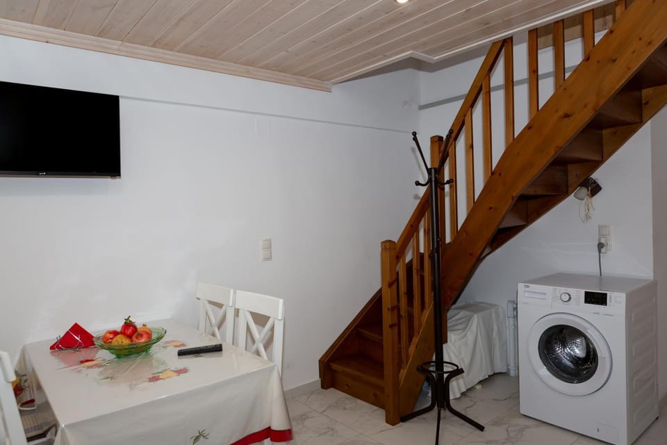 TV and multimedia, Seating area, Dining area, washing machine