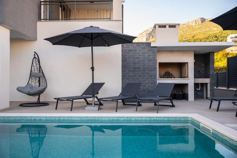 Villa Mari- Royale Villa in Podstrana