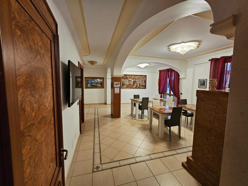 Communal lounge/ TV room