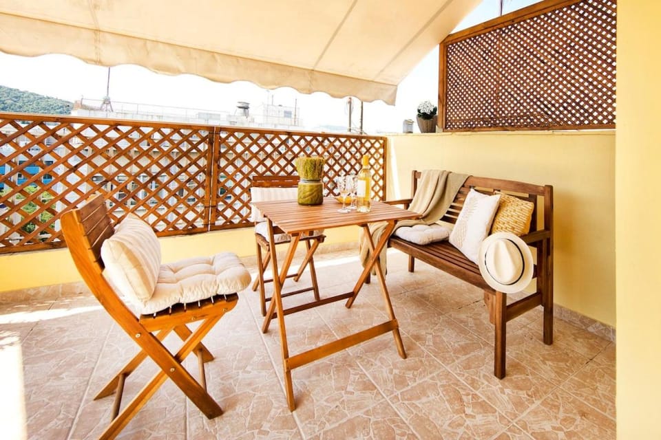 Island In The Sky, Acropolis and City Views! Apartment in Athens