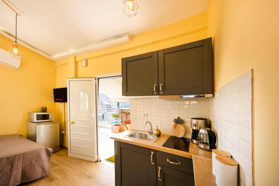 Island In The Sky, Acropolis and City Views! Apartment in Athens