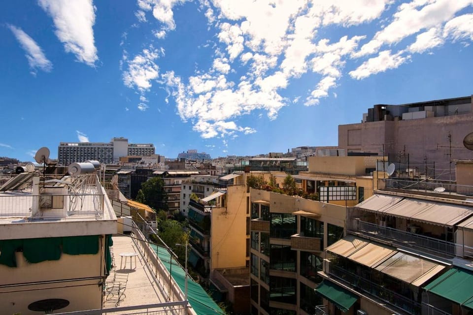Island In The Sky, Acropolis and City Views! Apartment in Athens