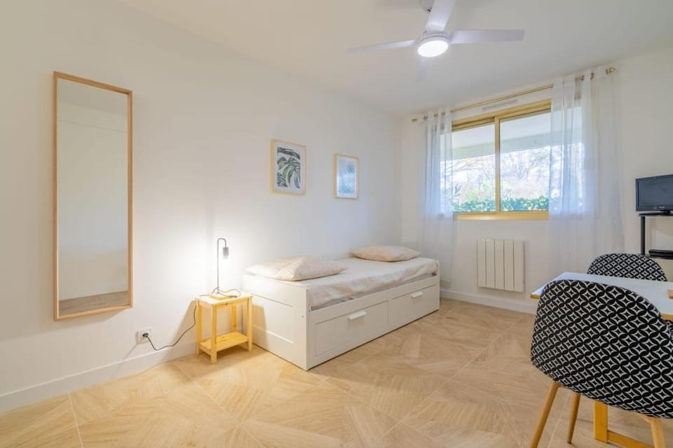 Les Roches d'Or, nice studio Apartment in Marseille