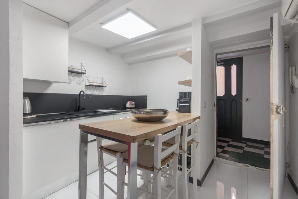 Property building, Kitchen or kitchenette, Living room