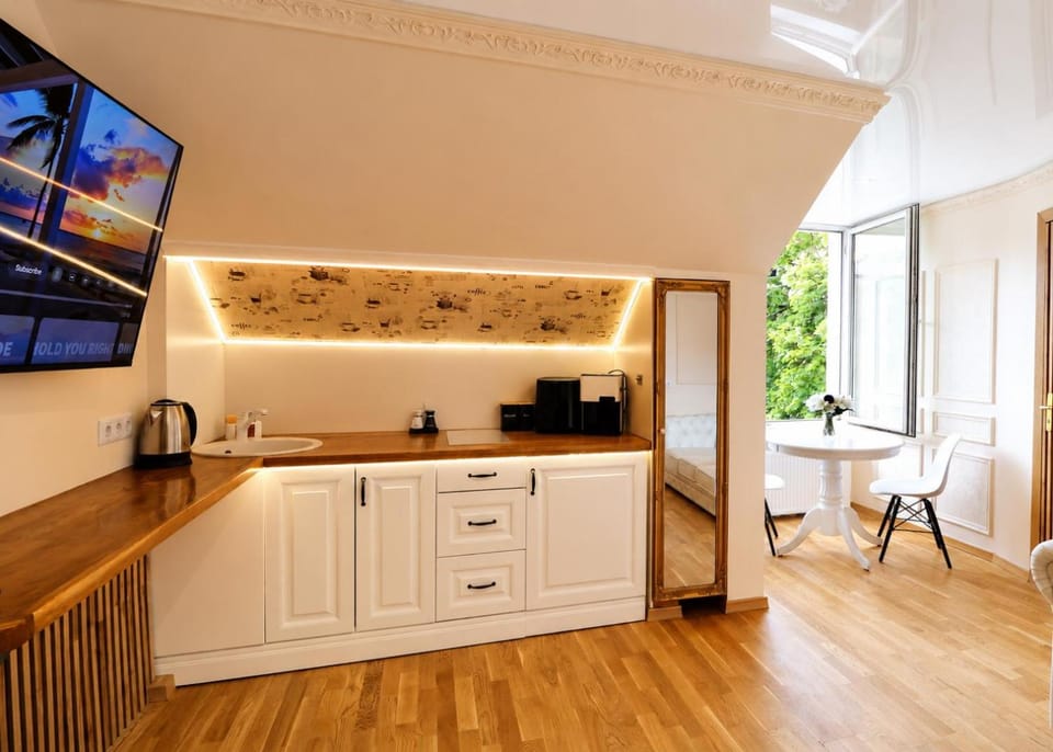 Kitchen or kitchenette