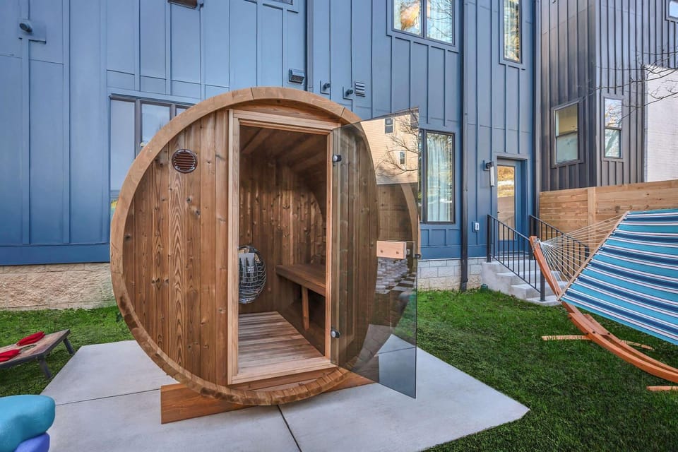 4 Rooftop Decks 4 Hot Tubs Game Rooms & Sauna House in Berry Hill