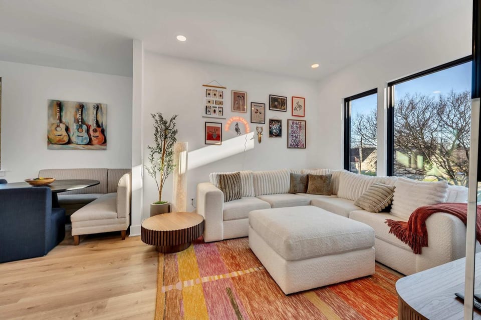 4 Rooftop Decks 4 Hot Tubs Game Rooms & Sauna House in Berry Hill