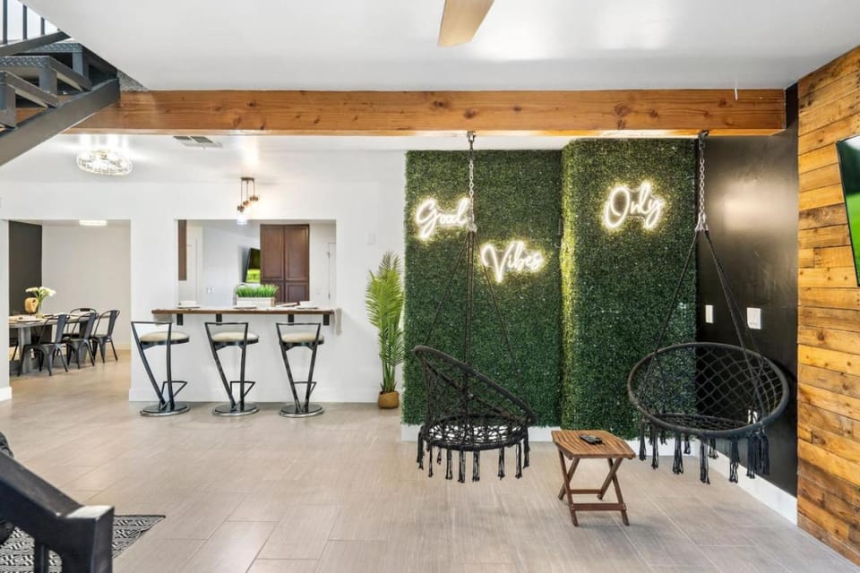 Extravagant Phoenix Retreat Pool Gazebo HeatedPool Apartment in Phoenix
