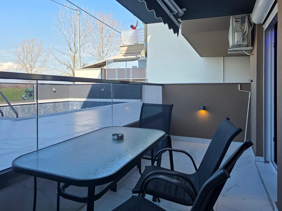 Patio, Day, View (from property/room), Seating area, Dining area