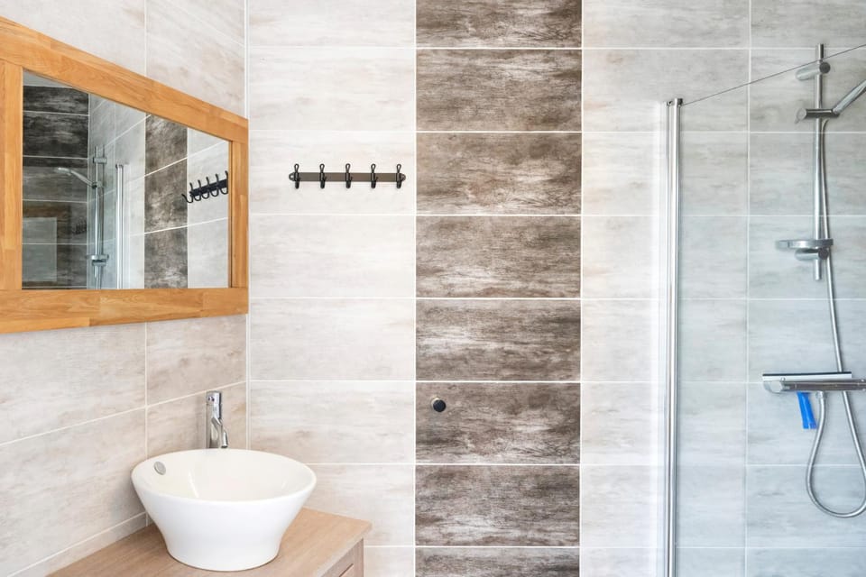 Bathroom, Living room