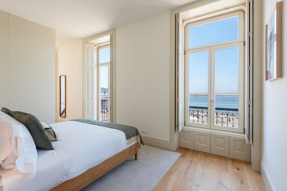 Bed, Bedroom, Sea view