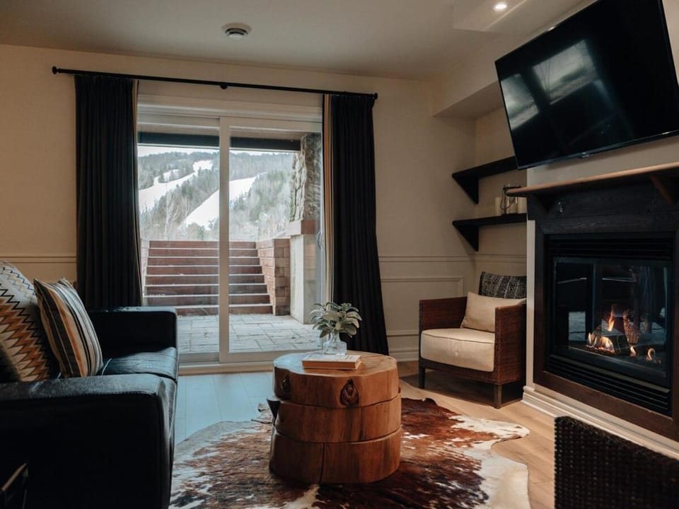 Luxurious ski-in ski-out condo in Saint-Sauveur Apartment in Saint-Sauveur