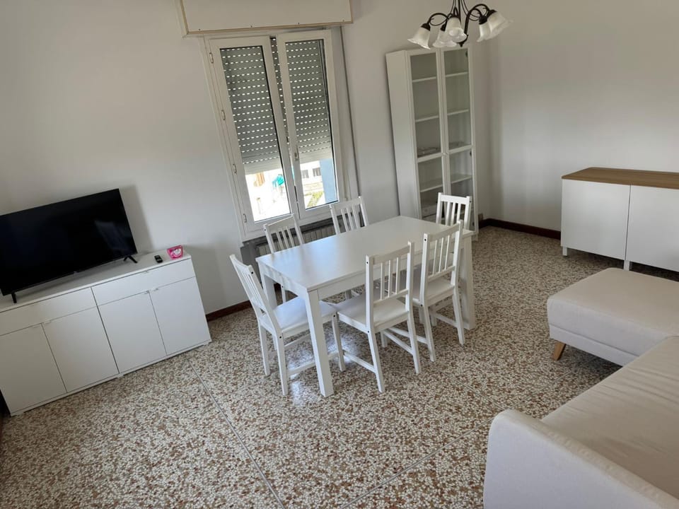 TV and multimedia, Living room, Dining area
