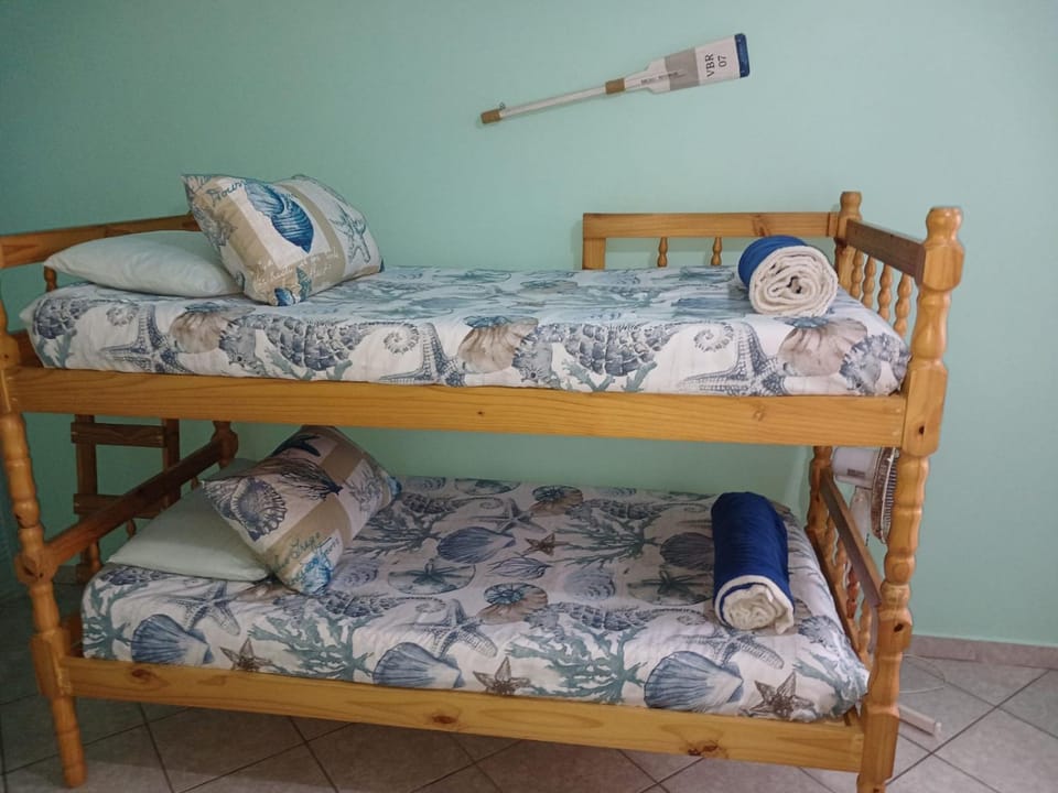 Bedroom, bunk bed