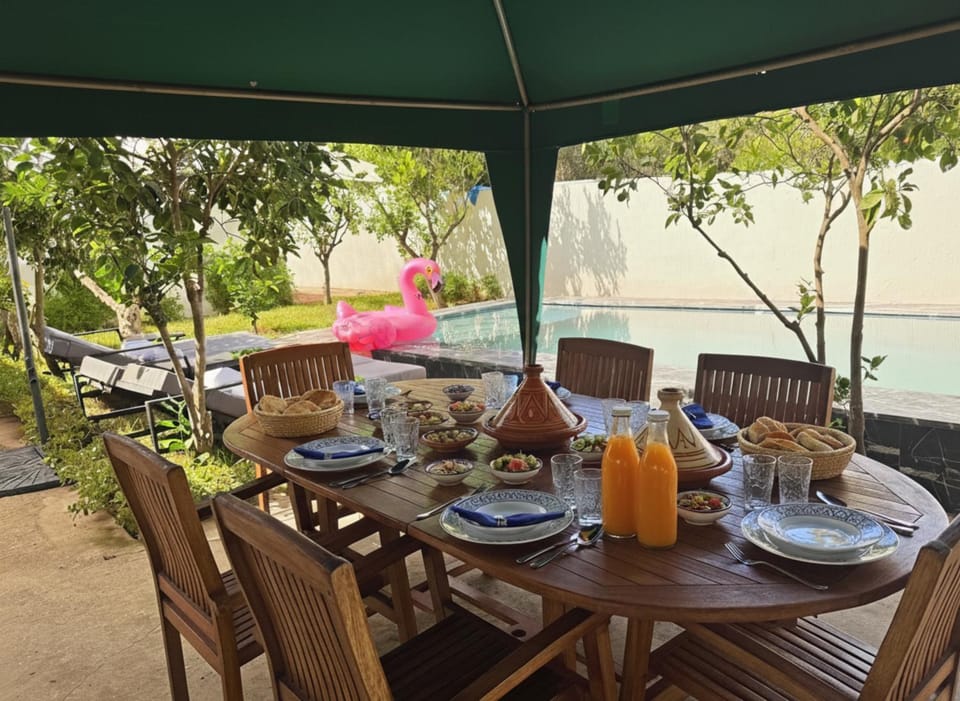 Patio, Restaurant/places to eat, Day, Natural landscape, Garden, View (from property/room), Balcony/Terrace, Food and drinks, Banquet/Function facilities, Dining area, Food, Garden view, Pool view, Swimming pool, Breakfast, Continental breakfast, Drinks