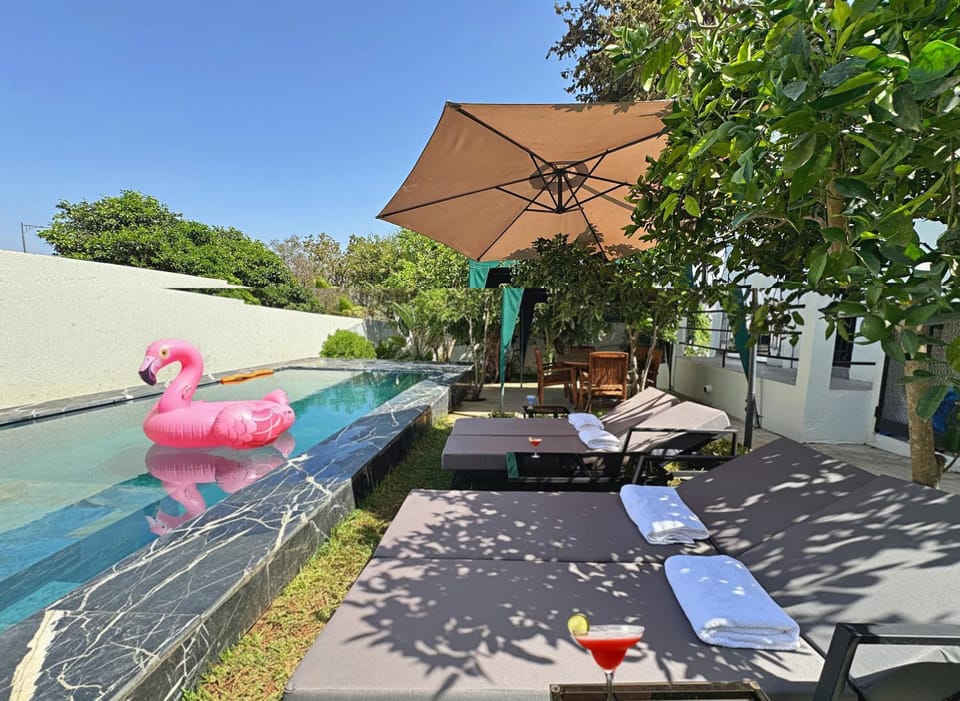 Patio, Spring, Day, Natural landscape, Garden, View (from property/room), Balcony/Terrace, Dining area, Garden view, Pool view, Swimming pool, sunbed