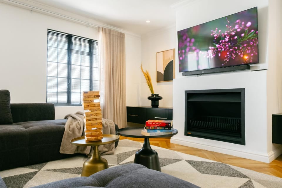 TV and multimedia, Living room, fireplace