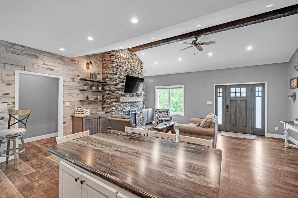 Lakeside Retreat with Hot Tub & Game Room home House in Indiana