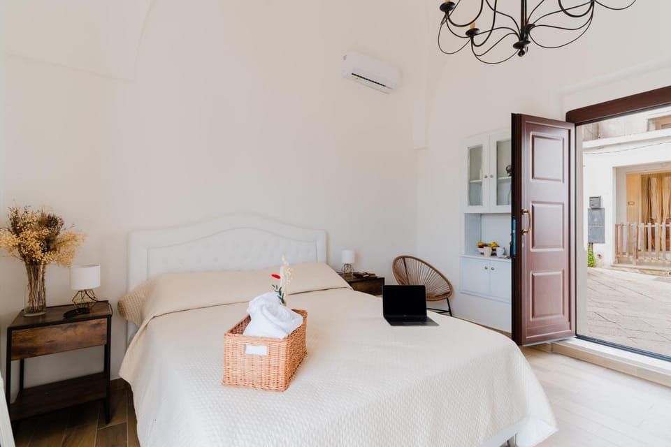 Bed, Photo of the whole room, Decorative detail, Bedroom, towels, air conditioner