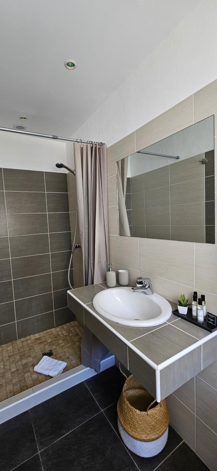 Bathroom, towels