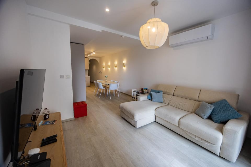Living room, air conditioner