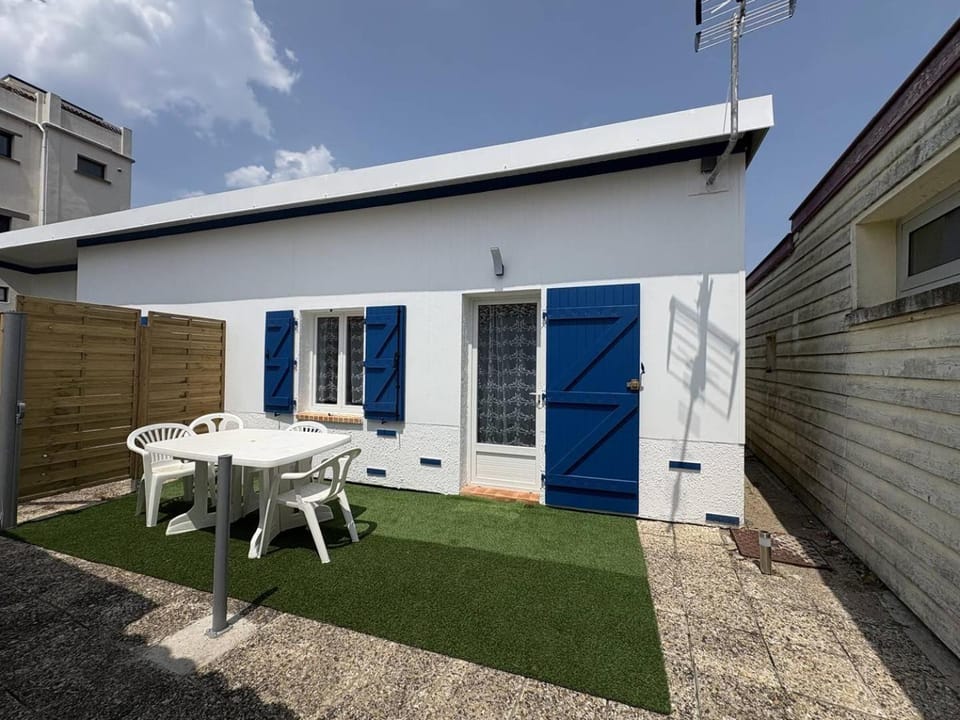 Patio, Dining area