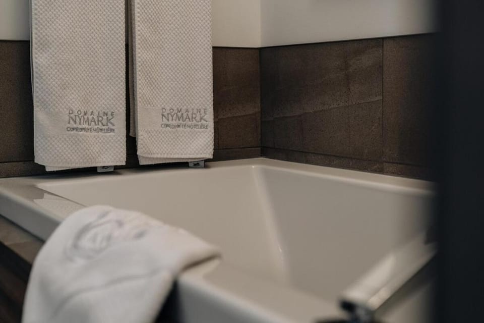 Chic condo at the foot of the slopes of Saint-Sauveur Apartment in Saint-Sauveur
