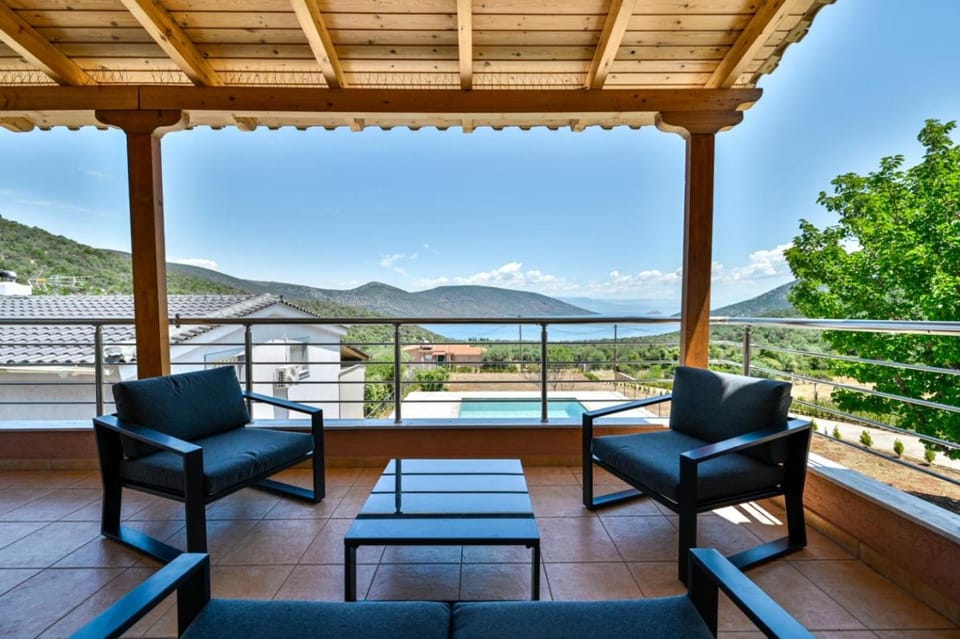 Natural landscape, View (from property/room), Balcony/Terrace, Seating area, Mountain view, Sea view