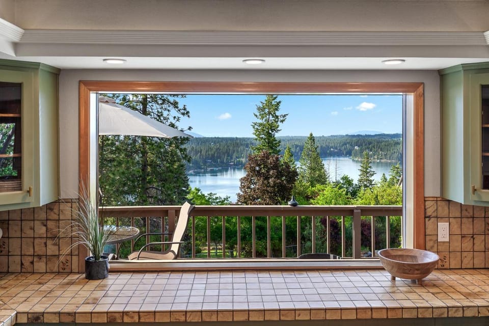 Lake View on Lookout Coeur d' Alene ID House in Kootenai County