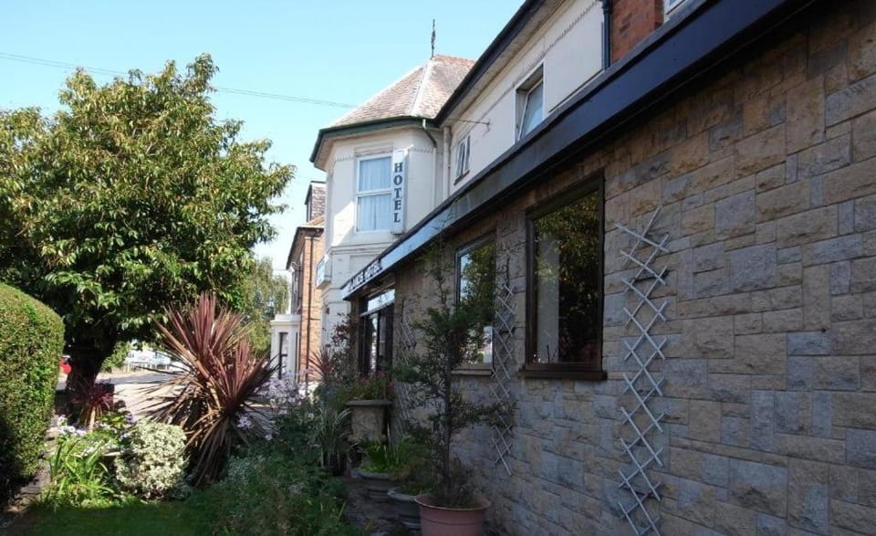 Hylands Hotel Single Room with Shared Bathroom & Free Parking Bed and Breakfast in Nottingham