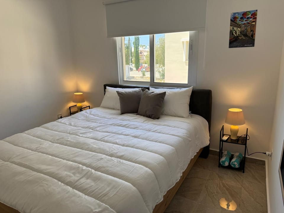 Bed, Bedroom, wardrobe, air conditioner