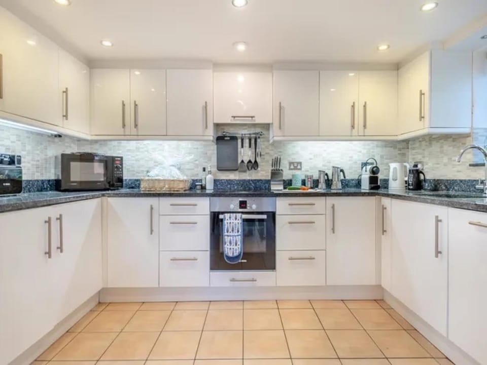 Coffee/tea facilities, Kitchen or kitchenette, dishwasher, oven, pet friendly, stove, toaster