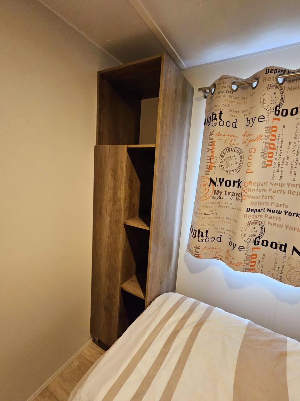 Verblijfpark Kasteel van Viane tiny house 4 personen minimum 7nachten Campground/ 
RV Resort in Flanders