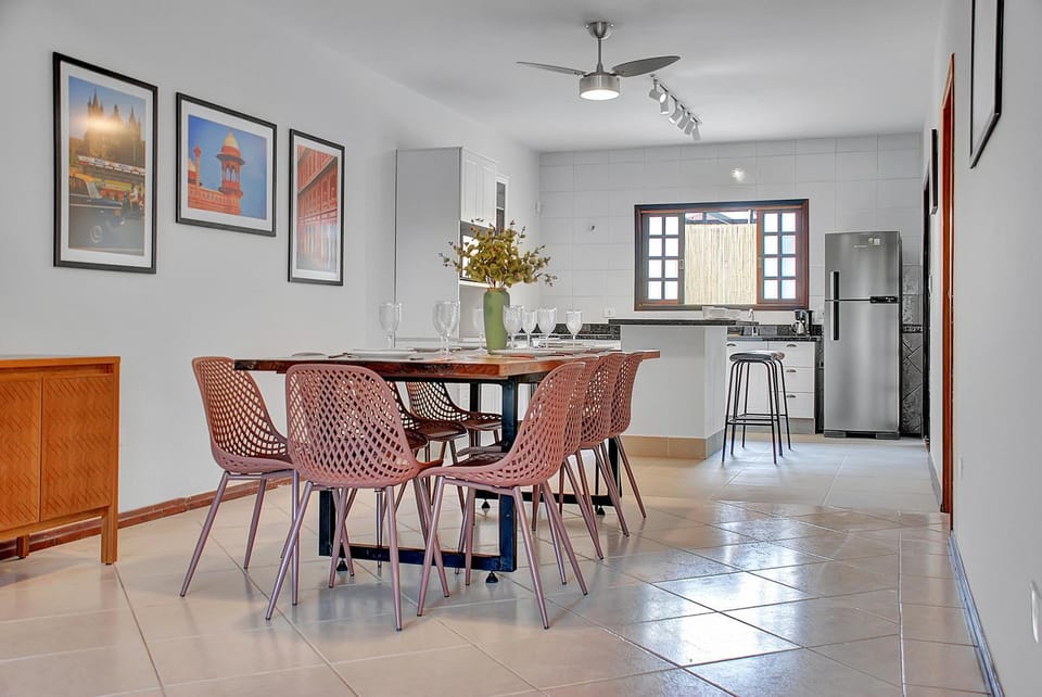 Kitchen or kitchenette, Seating area, Dining area